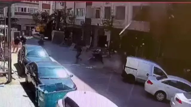 3.7 Büyüklüğündeki Depremde Bir Binanın Balkonu Çöktü! Yaralı Var 1 son dakika, son dakika haberleri, türkiye son dakika, türkiye son dakika haberleri